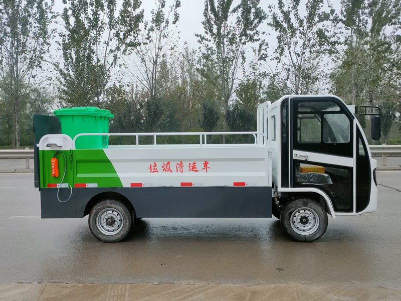 市政清洁工:传统扫把与智能环卫车,谁才是城市清洁的未来主力?